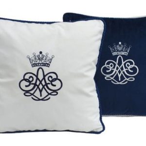Haftowana Poduszka Monarchy 45x45cm – dowolny kolor